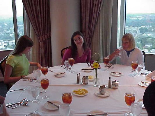 Lunch-001.jpg 40.2K