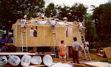 One of the last trusses is lifted into place.